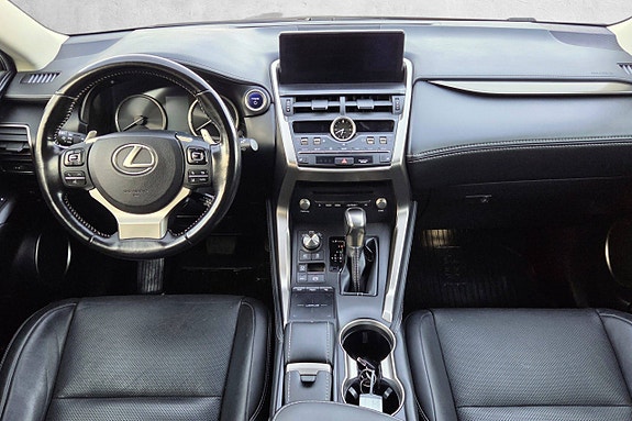 Lexus NX300h 22 of 30