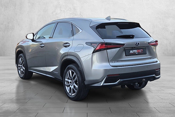 Lexus NX300h 9 of 30