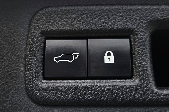 Lexus NX300h 30 of 30