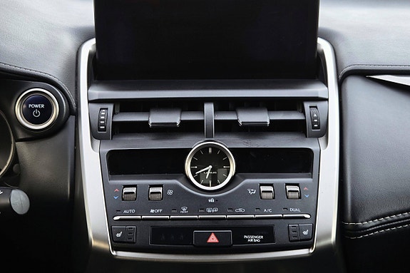 Lexus NX300h 23 of 30