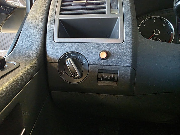 Volkswagen Caravelle 18 of 30