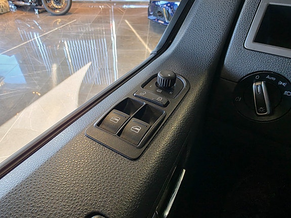 Volkswagen Caravelle 17 of 30