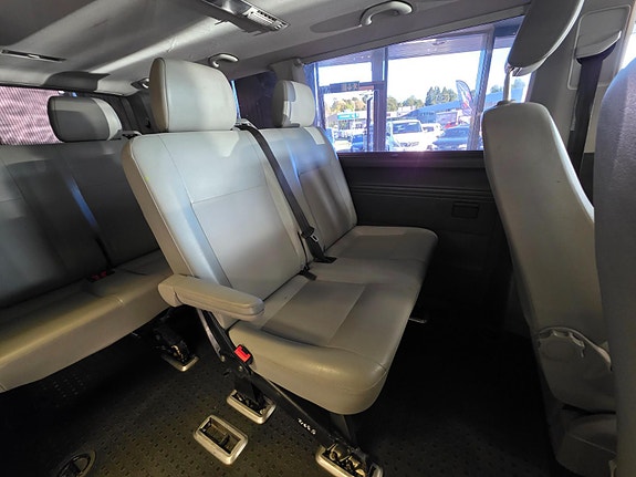 Volkswagen Caravelle 12 of 30