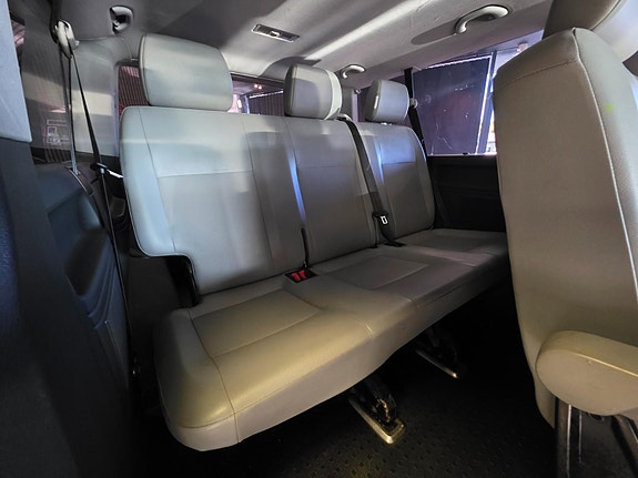 Volkswagen Caravelle 13 of 30
