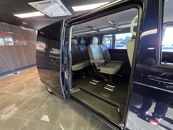 Volkswagen Caravelle 11 of 30