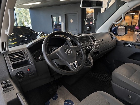Volkswagen Caravelle 7 of 30