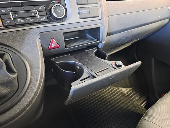 Volkswagen Caravelle 24 of 30