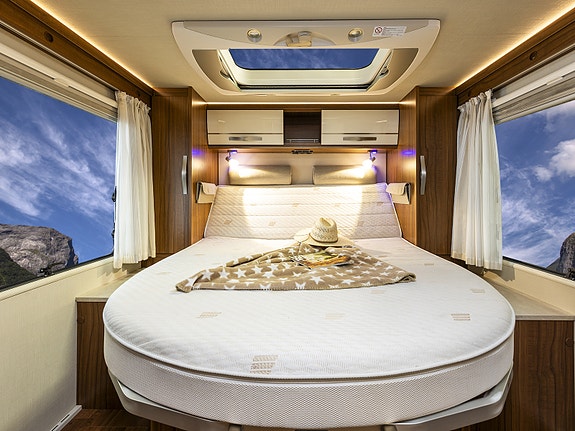 Hymer ML I 630 på Mercedes. Tilhengerfeste, sykkelstativ, solcelle, ALDE, Queenbed, senkeseng, elektrisk tømming av vann mm 15 of 26