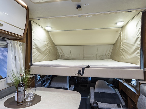 Hymer ML I 630 på Mercedes. Tilhengerfeste, sykkelstativ, solcelle, ALDE, Queenbed, senkeseng, elektrisk tømming av vann mm 17 of 26