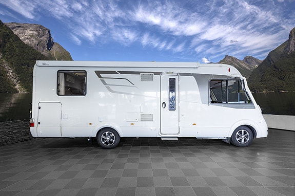 Hymer ML I 630 på Mercedes. Tilhengerfeste, sykkelstativ, solcelle, ALDE, Queenbed, senkeseng, elektrisk tømming av vann mm 2 of 26
