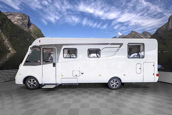 Hymer ML I 630 på Mercedes. Tilhengerfeste, sykkelstativ, solcelle, ALDE, Queenbed, senkeseng, elektrisk tømming av vann mm 3 of 26