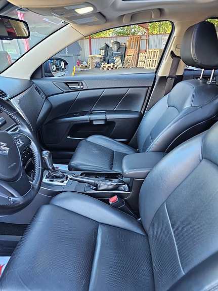 Suzuki Kizashi 7 of 19