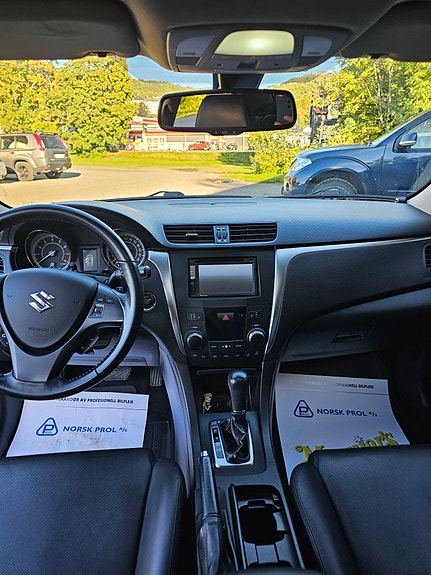 Suzuki Kizashi 9 of 19