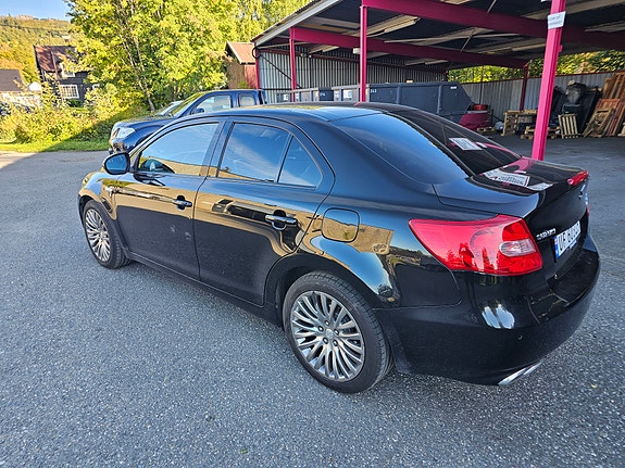 Suzuki Kizashi 3 of 19