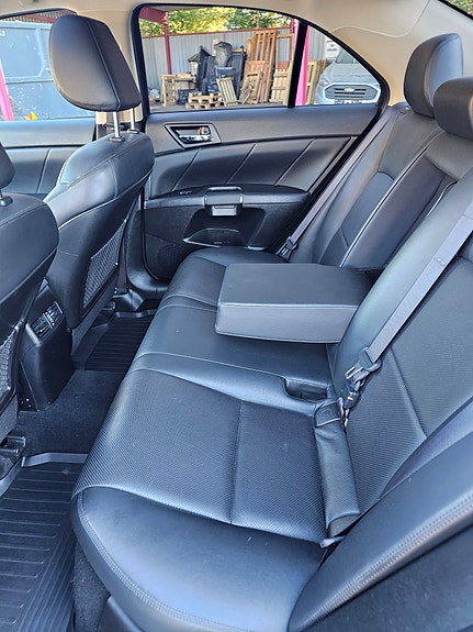 Suzuki Kizashi 8 of 19