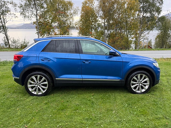 Volkswagen T-Roc 3 of 22
