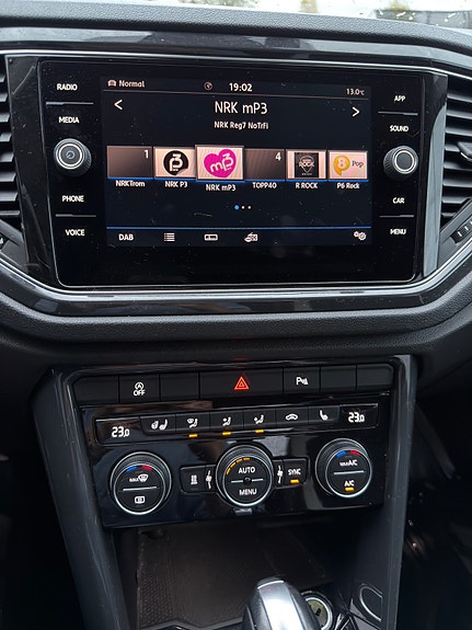 Volkswagen T-Roc 17 of 22