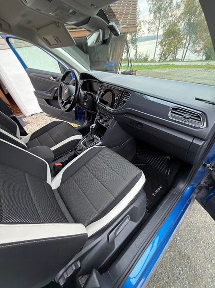 Volkswagen T-Roc 10 of 22