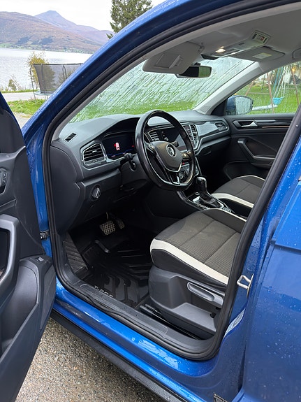 Volkswagen T-Roc 9 of 22