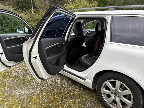 Volvo V70 14 of 30