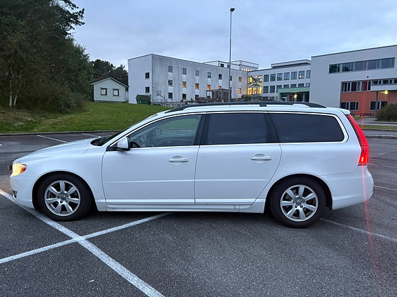 Volvo V70 2 of 30