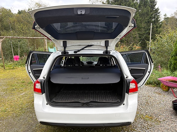 Volvo V70 13 of 30