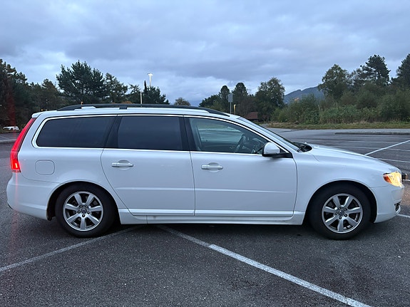Volvo V70 3 of 30