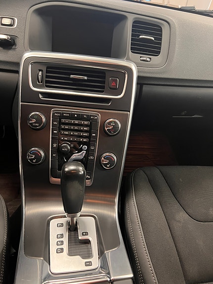 Volvo V60 4 of 16