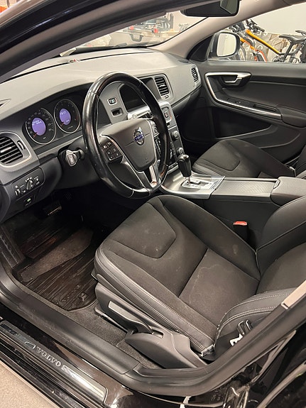 Volvo V60 13 of 16