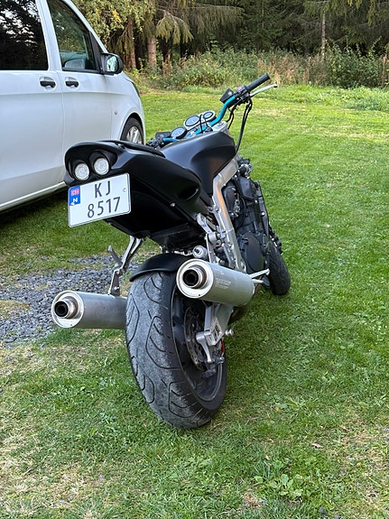 Suzuki GSX-R 1100 3 of 6