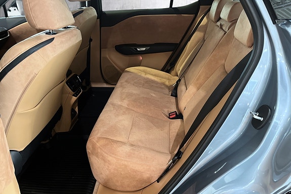 Lexus RZ450e 14 of 19
