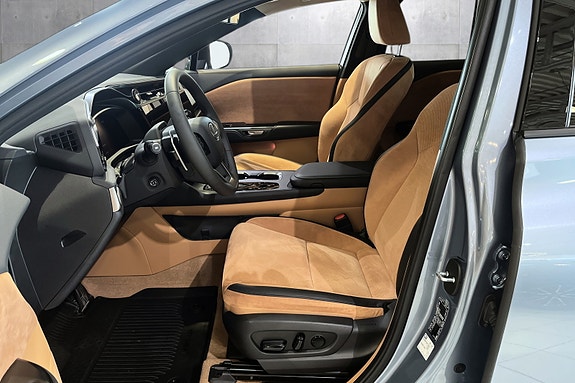 Lexus RZ450e 8 of 19