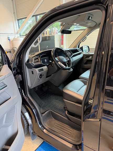 Volkswagen Transporter 8 of 18