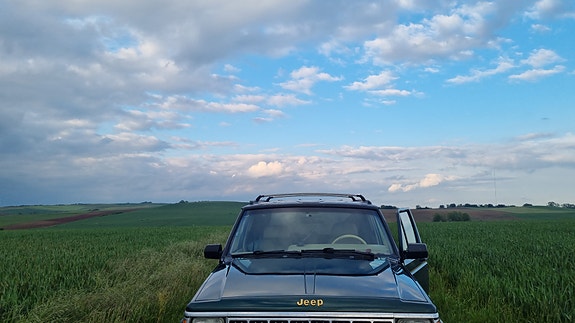 Jeep Cherokee 12 of 12