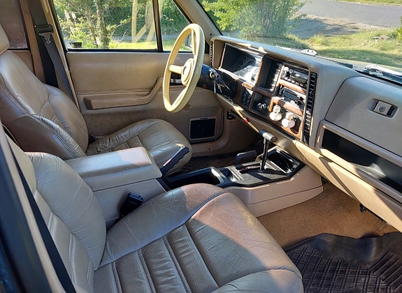 Jeep Cherokee 6 of 12