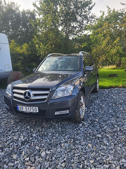 Mercedes-Benz GLK250 2 of 6
