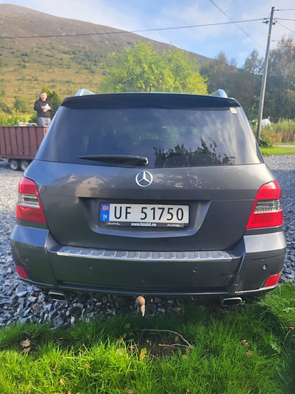 Mercedes-Benz GLK250 5 of 6
