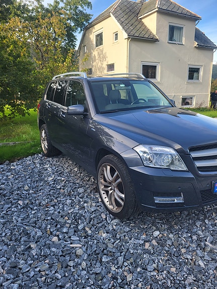 Mercedes-Benz GLK250 4 of 6