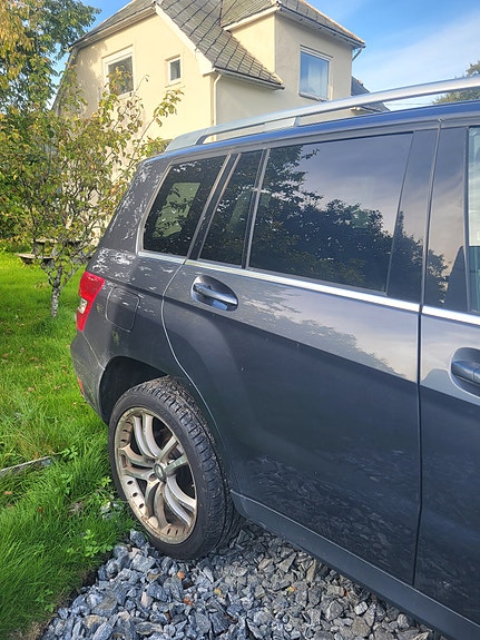 Mercedes-Benz GLK250 3 of 6
