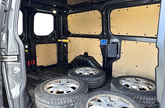 Ford Transit Custom 21 of 21