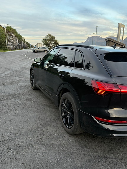 Audi e-tron 7 of 14