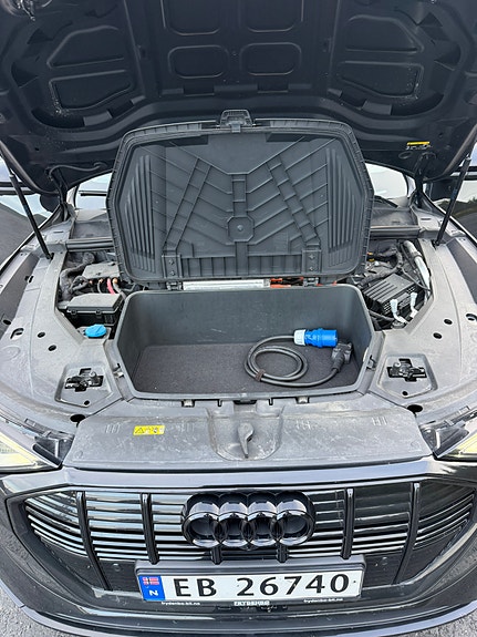 Audi e-tron 12 of 14