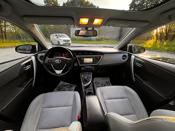 Toyota Auris 9 of 13