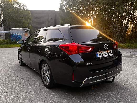 Toyota Auris 2 of 13