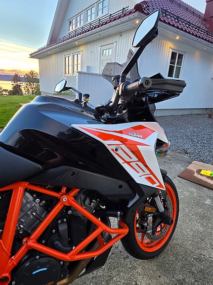 KTM 1290 Super Duke GT 30 of 30