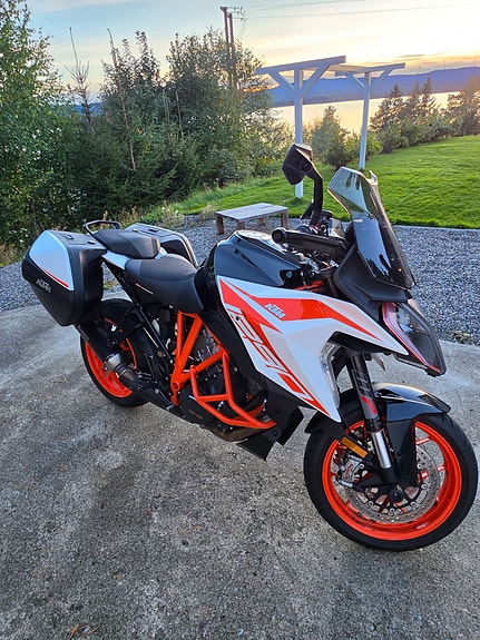 KTM 1290 Super Duke GT 17 of 30