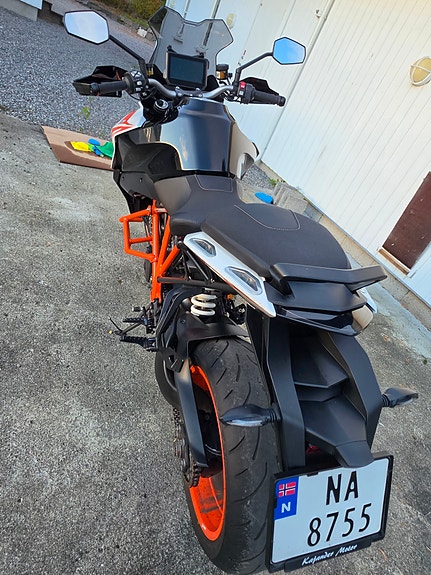 KTM 1290 Super Duke GT 28 of 30