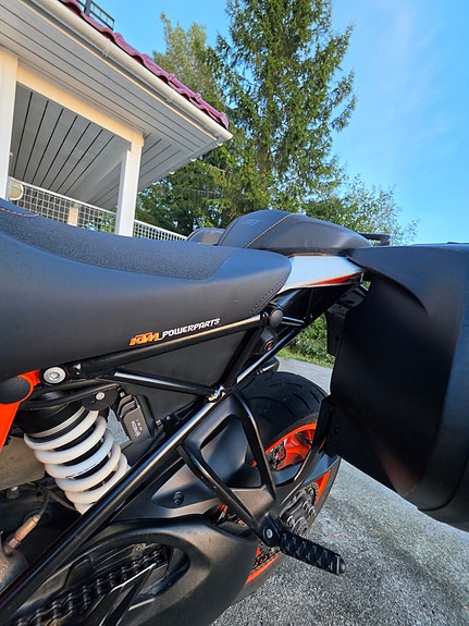 KTM 1290 Super Duke GT 14 of 30
