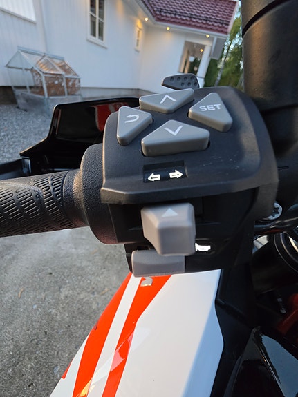 KTM 1290 Super Duke GT 7 of 30