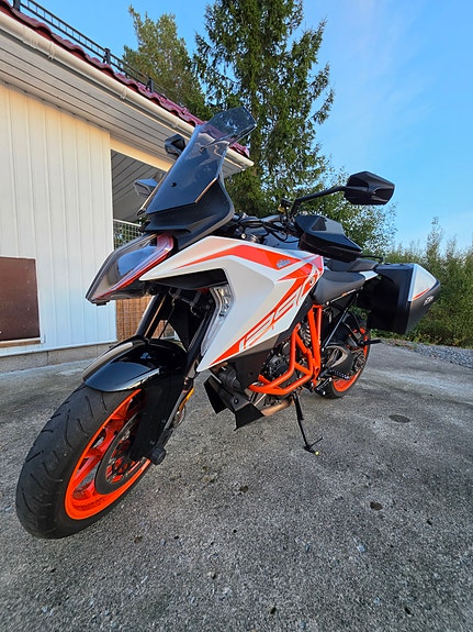 KTM 1290 Super Duke GT 16 of 30